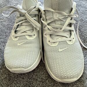 Nike Women's Gray Athletic Shoes